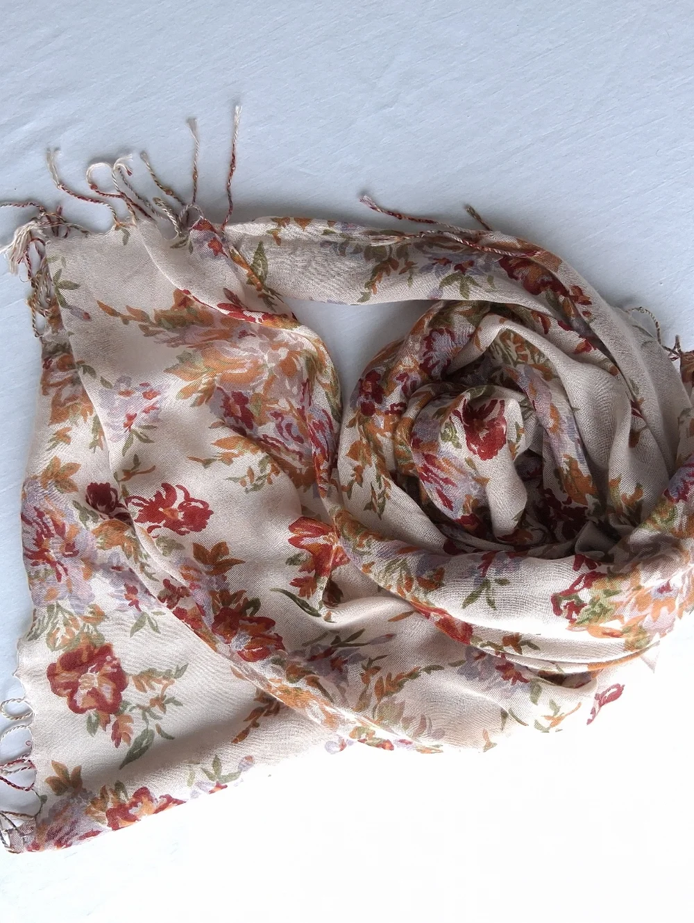 Reitmans Scarf Floral Lightweight Rectangular Cream, Red & green - Picture 5 of 15